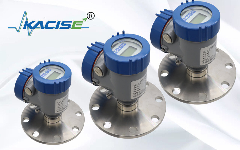 Transmisor de nivel de radar sin contacto OEM 4 - 20mA Radar Controlador de nivel del tanque de agua con protección IP67