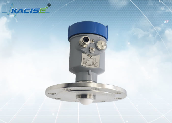 Transmisor de nivel de radar de 80 GHz con compensación de temperatura y montaje de brida para la medición del nivel del agua