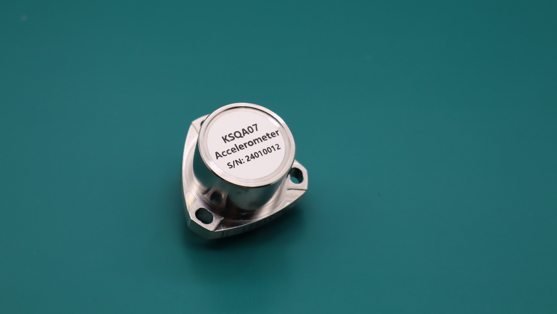 Sensor de aceleración de cuarzo para unidades de medición inercial con resolución < 1 μg y sensibilidad a la temperatura de sesgo ≤ 10 μg/°C