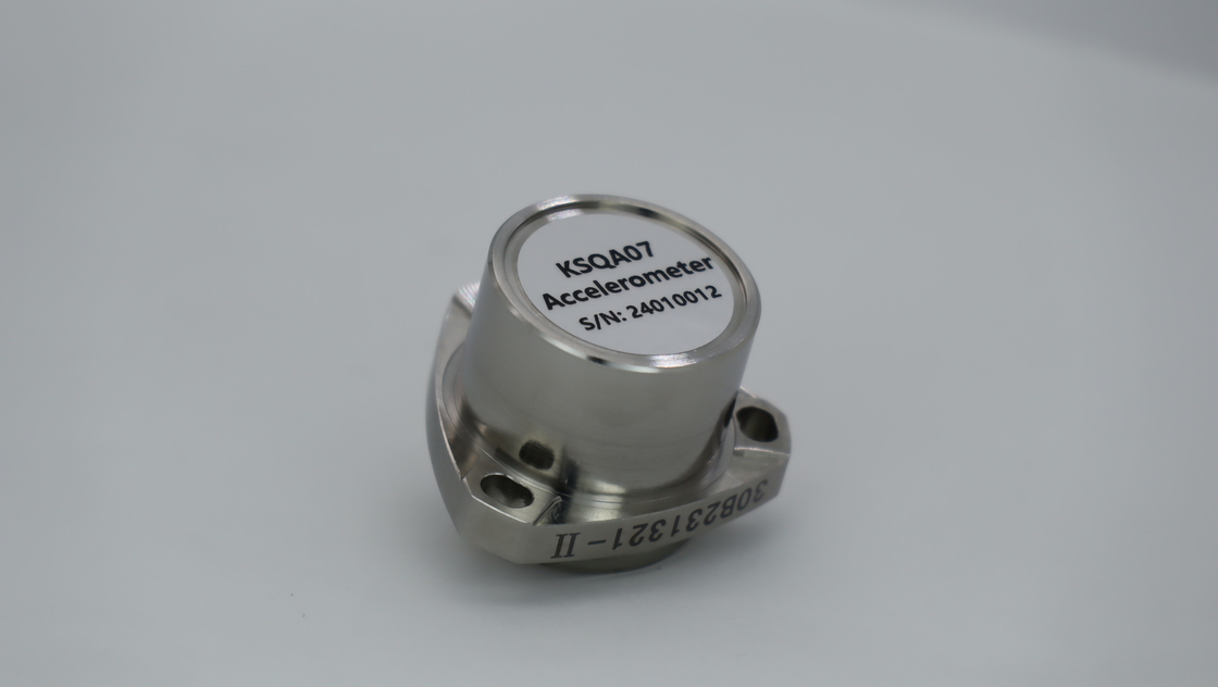 Sensor de aceleración de cuarzo para unidades de medición inercial con resolución < 1 μg y sensibilidad a la temperatura de sesgo ≤ 10 μg/°C
