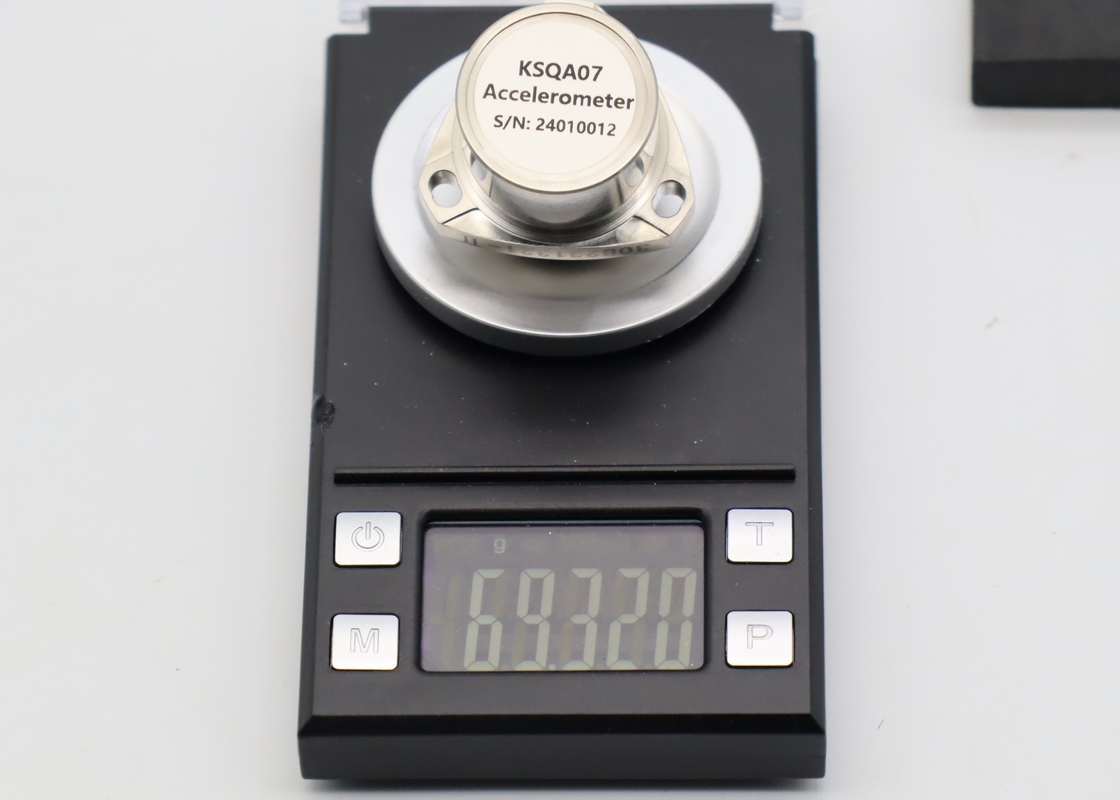 Resolución y umbral < 1μg Los acelerómetros de cuarzo se utilizan en sistemas de monitoreo de vibraciones