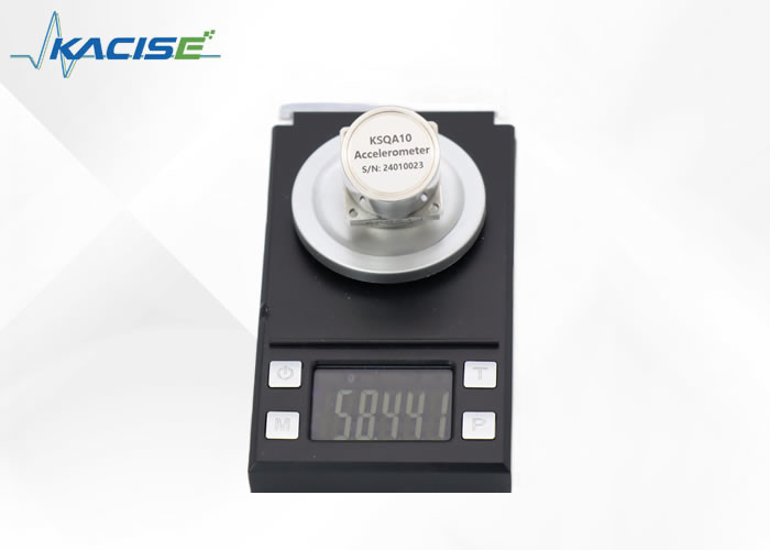 ±20 g Alcance de entrada Acelerómetro Sensor de temperatura de funcionamiento Voltagem de potencia ±12~±18V CC