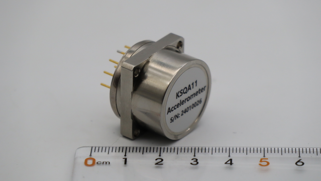 Acelerómetro de alta linealidad ≤ 40 μg/g2 para un rango de entrada de ± 30 g en entornos industriales