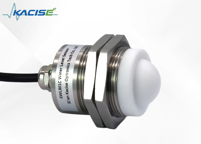 Plantas Químicas RS232 Sensor de nivel de radar con grado IP68 de resistencia al agua Diseño moderno de antena plana integrada
