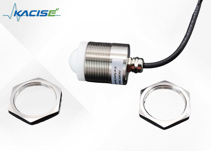 Plantas Químicas RS232 Sensor de nivel de radar con grado IP68 de resistencia al agua Diseño moderno de antena plana integrada