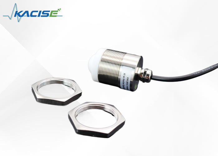 Plantas Químicas RS232 Sensor de nivel de radar con grado IP68 de resistencia al agua Diseño moderno de antena plana integrada