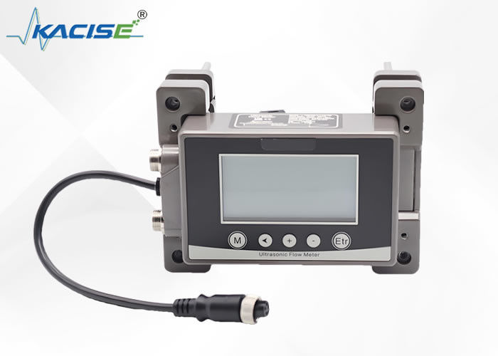 Medidor de flujo ultrasónico KUF100 con salida de 4-20mA, material plástico industrial y pantalla LCD retroiluminada de 256*128