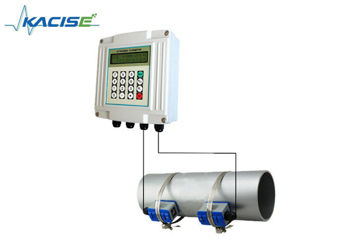 Caudalímetro ultrasónico con abrazadera serie KUF2000 con protección IP67, rango DN32-DN6000 y precisión del 1%