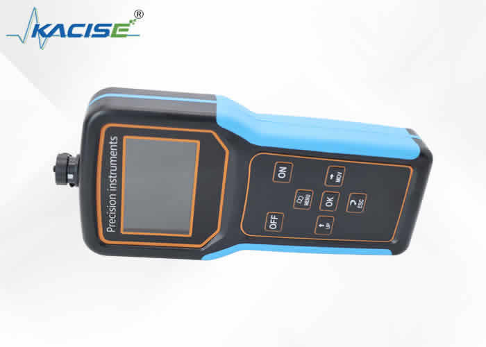 Medidor de flujo Doppler portátil con grado de protección IP65/IP67, función de almacenamiento de datos y batería de litio recargable de 12 V
