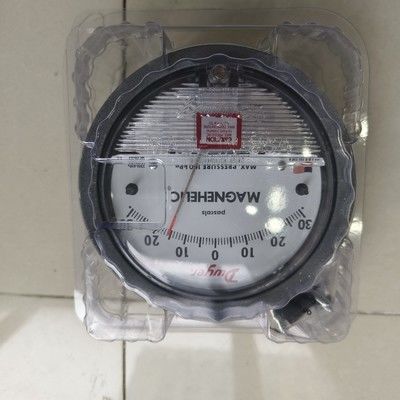 Manómetro diferencial Dwyer Magnehelic 2300-60PA con rango de 60-0-60 Pa, precisión de ±2% y carcasa IP67
