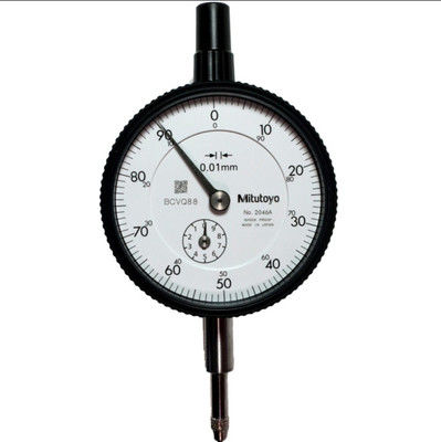 Comparador Mitutoyo con rango de 10 mm y graduación de 0,01 mm para medición dimensional de precisión y resistencia ambiental
