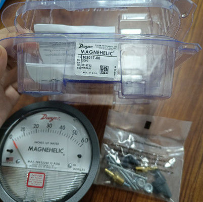 Manómetro diferencial magnético Dwyer Serie 2000 con 0-60 in w.c. Rango ±2% de precisión y conexión 1/8 NPT