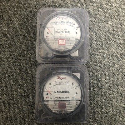 Medidor de presión diferencial magnehélico de la serie 2000 con funcionamiento mecánico IP67 y precisión FS de ±1%.