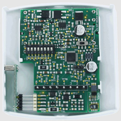 Dwyer AtmosphereGuard RHP Transmittor de humedad/temperatura con detección de parámetros duales, amplio rango de entrada de energía y pantalla LCD fácil de usar