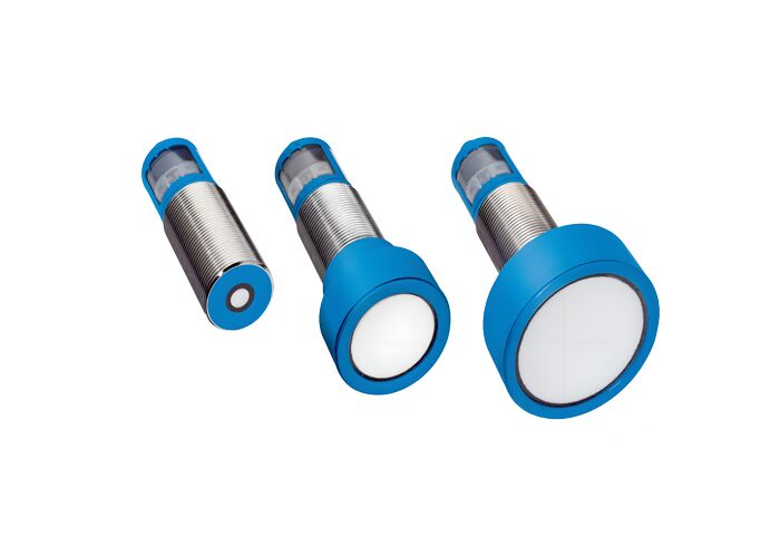 Sensor de distancia ultrasónico UM30 con rango de detección de 8000 mm, alta precisión de medición e interfaz IO-Link