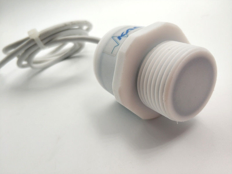 Sensor llano de Ultrosonic de la señal KUS550 de la corrosión del nivel flúido del metro PTFE del nivel anti fuerte del tanque