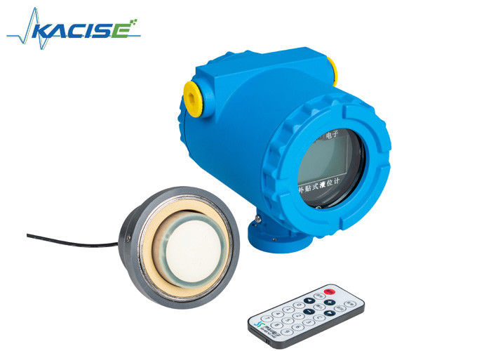 Medidor de nivel de fluido montado externamente con precisión de 10 mm y protección IP67 para tanques de almacenamiento de petróleo y gas