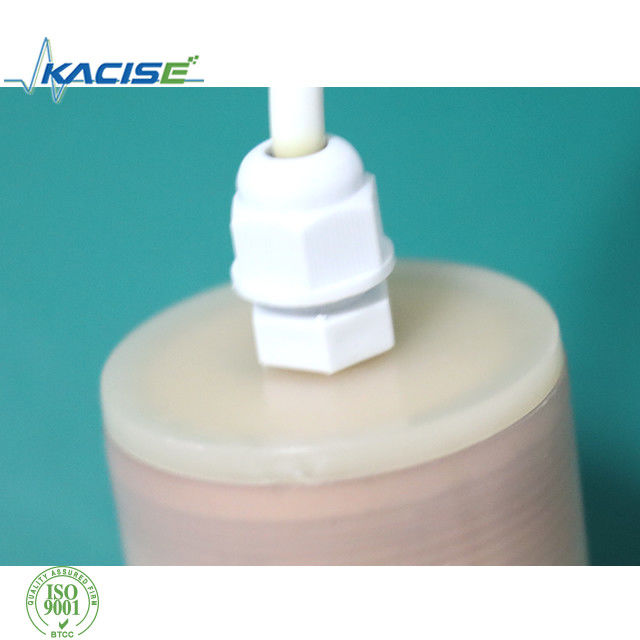 Sensor de transductor ultrasónico de concha PTFE impermeable IP67 con frecuencia de 25 kHz para la medición del nivel de líquido