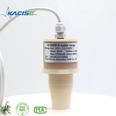 El sensor ultrasónico KUS600 fabricado con materiales PVDF/PTFE se utiliza para medir la distancia y el nivel del líquido.